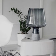 Luminária de Mesa Moderna em Cimento e Vidro - Casa Ornato