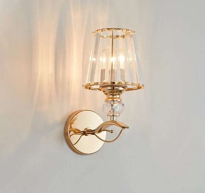 Arandela Elegance: Luz e Arte em Ouro Vintage - Casa Ornato