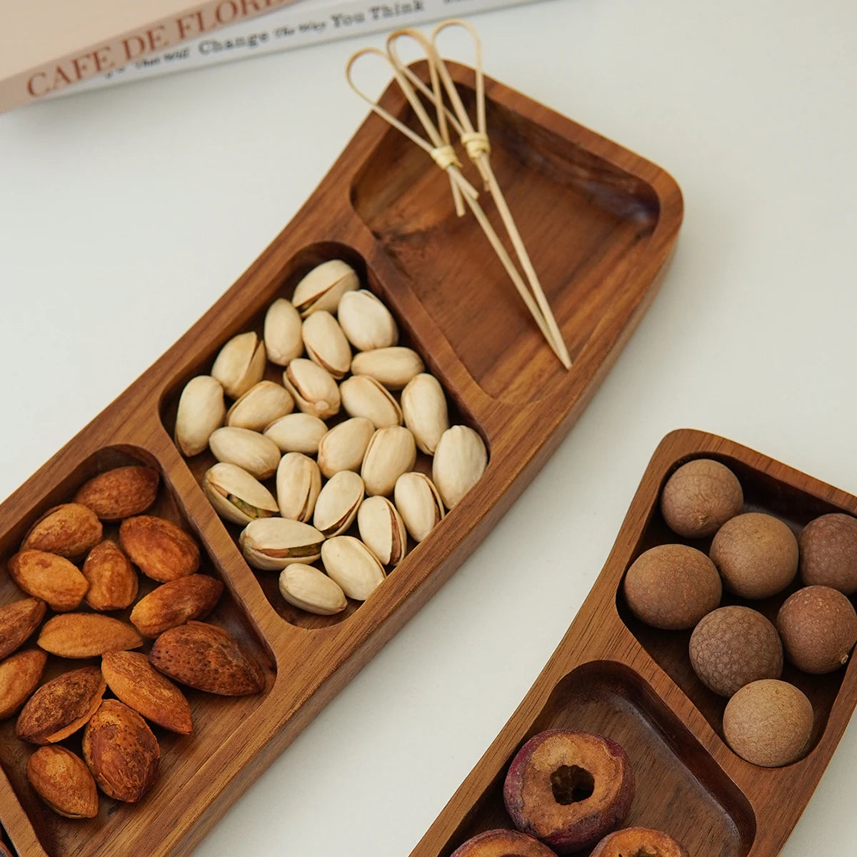 1pc de madeira três compartimentos quatro compartimentos curvo lanche placa rasa, bandeja de doces de frutas secas, tempero mergulhando placa rasa, adequado para festa de férias, jantar de família, prato de exibição de bolo de sobremesa, bandeja de biscoito de lanche de café, bandeja decorativa