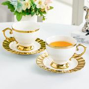 Xícara de Cerâmica com Borda Dourada e Pires - Casa Ornato