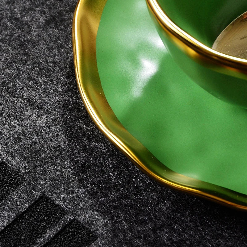 Prato de Cerâmica Nórdico com Borda Dourada - Casa Ornato