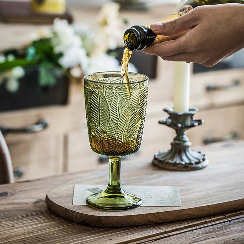 Cálice de Vidro Vintage com Padrão de Folhas em Relevo - Casa Ornato