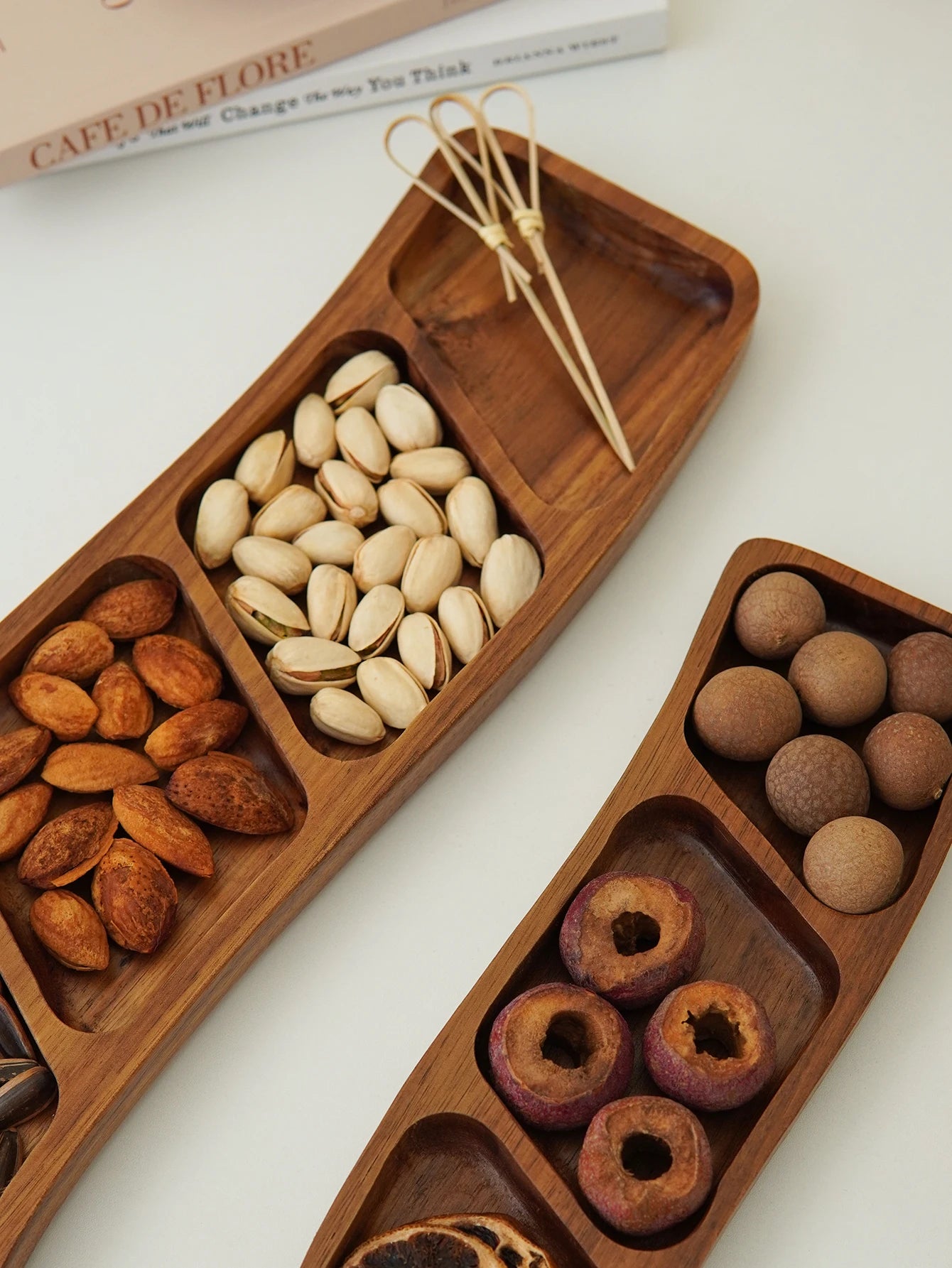 1pc de madeira três compartimentos quatro compartimentos curvo lanche placa rasa, bandeja de doces de frutas secas, tempero mergulhando placa rasa, adequado para festa de férias, jantar de família, prato de exibição de bolo de sobremesa, bandeja de biscoito de lanche de café, bandeja decorativa