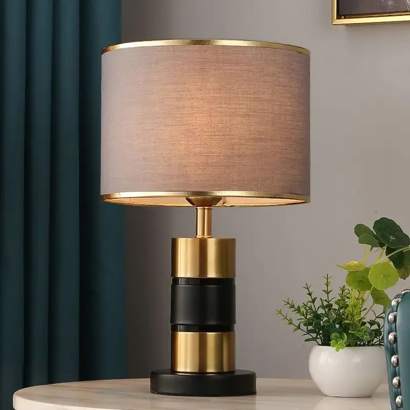 Lâmpada de mesa LED para menina, lâmpada de cabeceira criativa, celebridade da Internet, estilo menina Instagram, atmosfera high-end, luz luxuosa