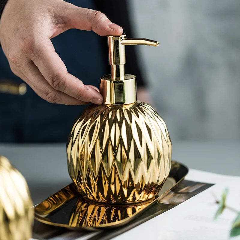 Luxo Gold Soap Dispenser com Press handle Ceramic Dispenser Silver Dispenser com aço inoxidável Bandeja Banheiro Acessório