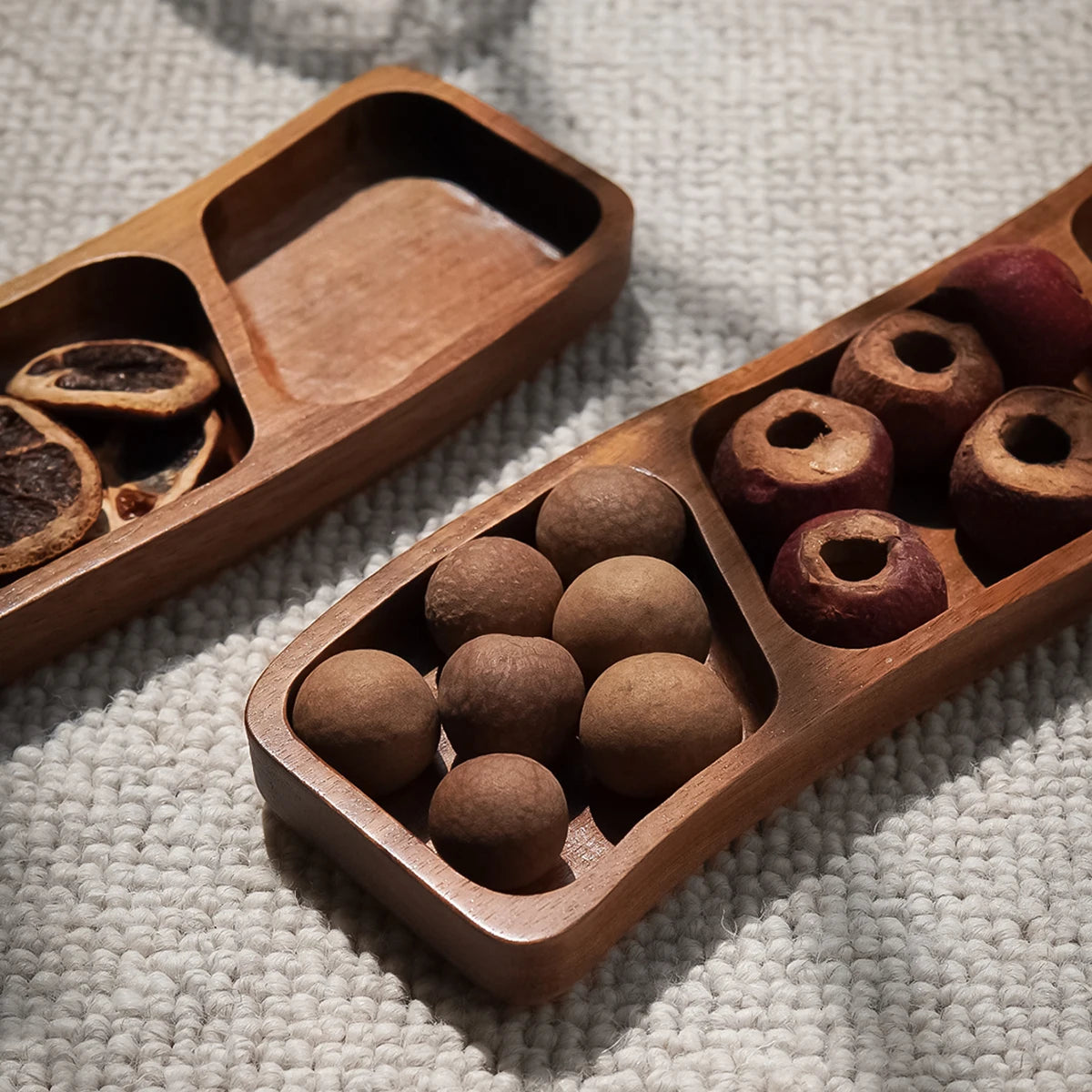 1pc de madeira três compartimentos quatro compartimentos curvo lanche placa rasa, bandeja de doces de frutas secas, tempero mergulhando placa rasa, adequado para festa de férias, jantar de família, prato de exibição de bolo de sobremesa, bandeja de biscoito de lanche de café, bandeja decorativa