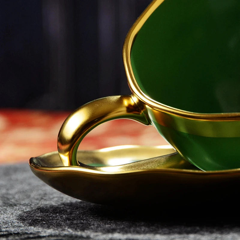 Prato de Cerâmica Nórdico com Borda Dourada - Casa Ornato