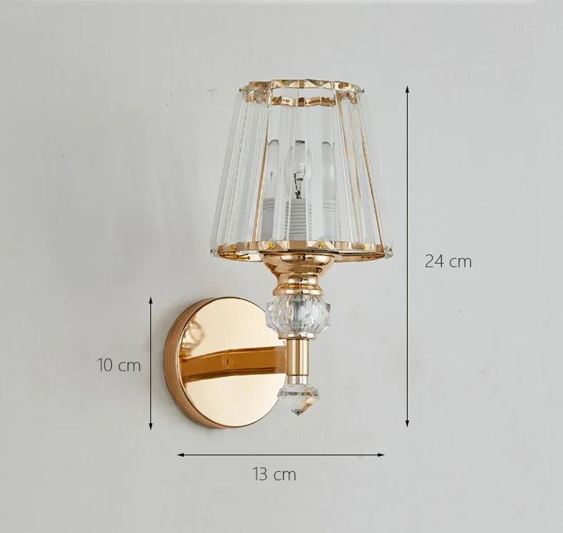 Arandela Elegance: Luz e Arte em Ouro Vintage - Casa Ornato