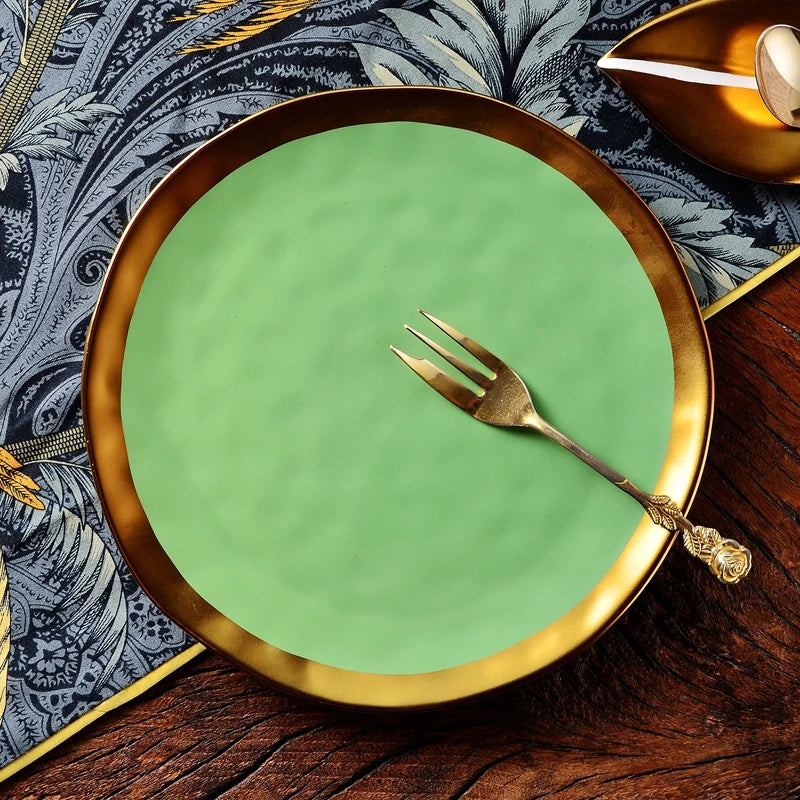 Prato de Cerâmica Nórdico com Borda Dourada - Casa Ornato