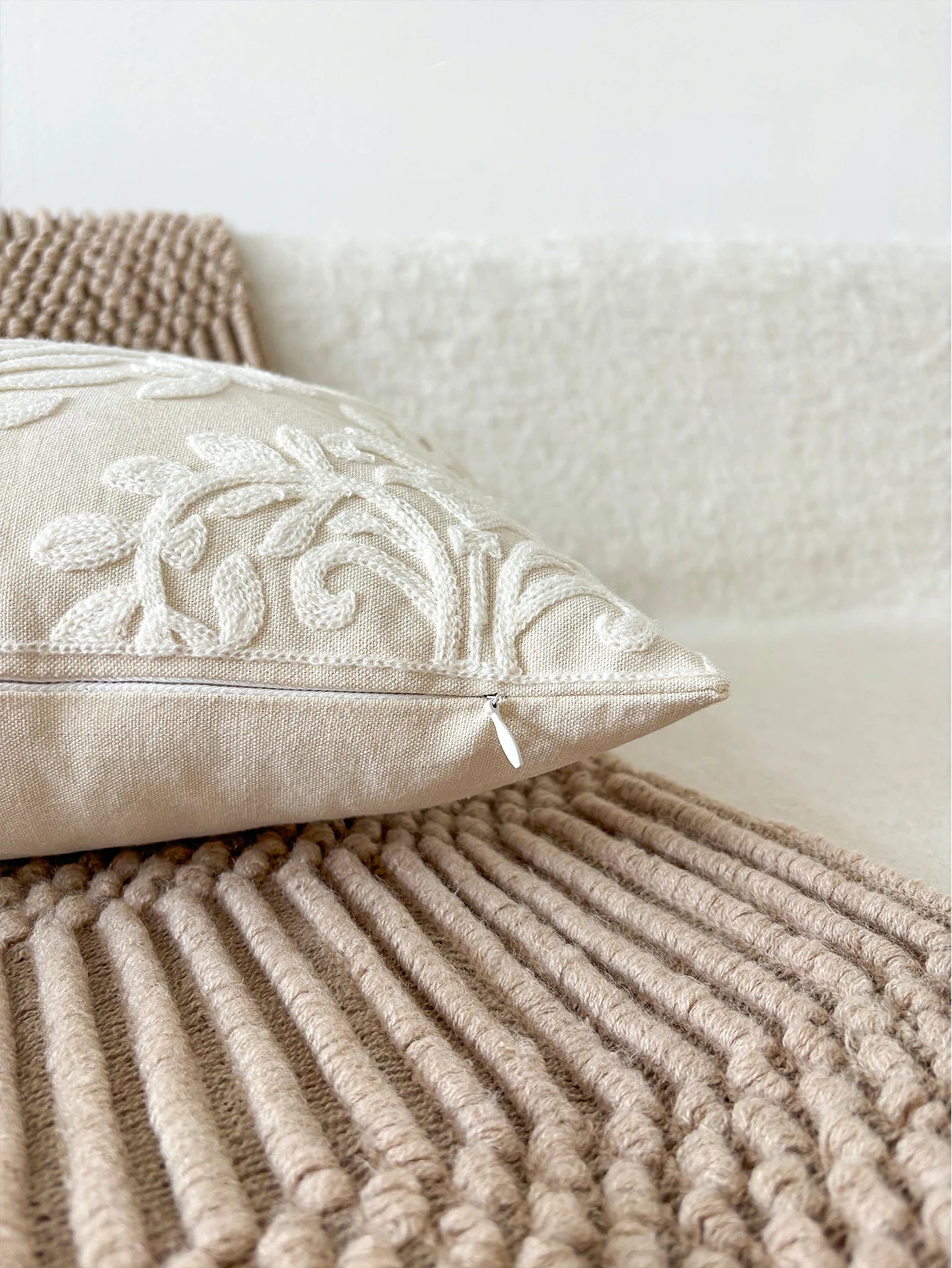 Haute Couture Home - Fronha Decorativa com Bordado Elegante para Sofá - Casa Ornato