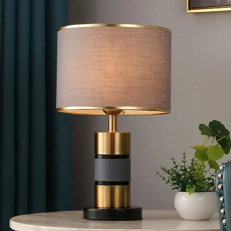 Lâmpada de mesa LED para menina, lâmpada de cabeceira criativa, celebridade da Internet, estilo menina Instagram, atmosfera high-end, luz luxuosa