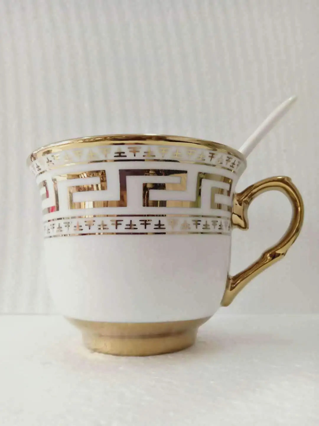 Conjunto de Chá em Cerâmica com Borda Dourada, Estilo Britânico, para Uso Doméstico, Design Criativo Europeu, Seguro para Lav...