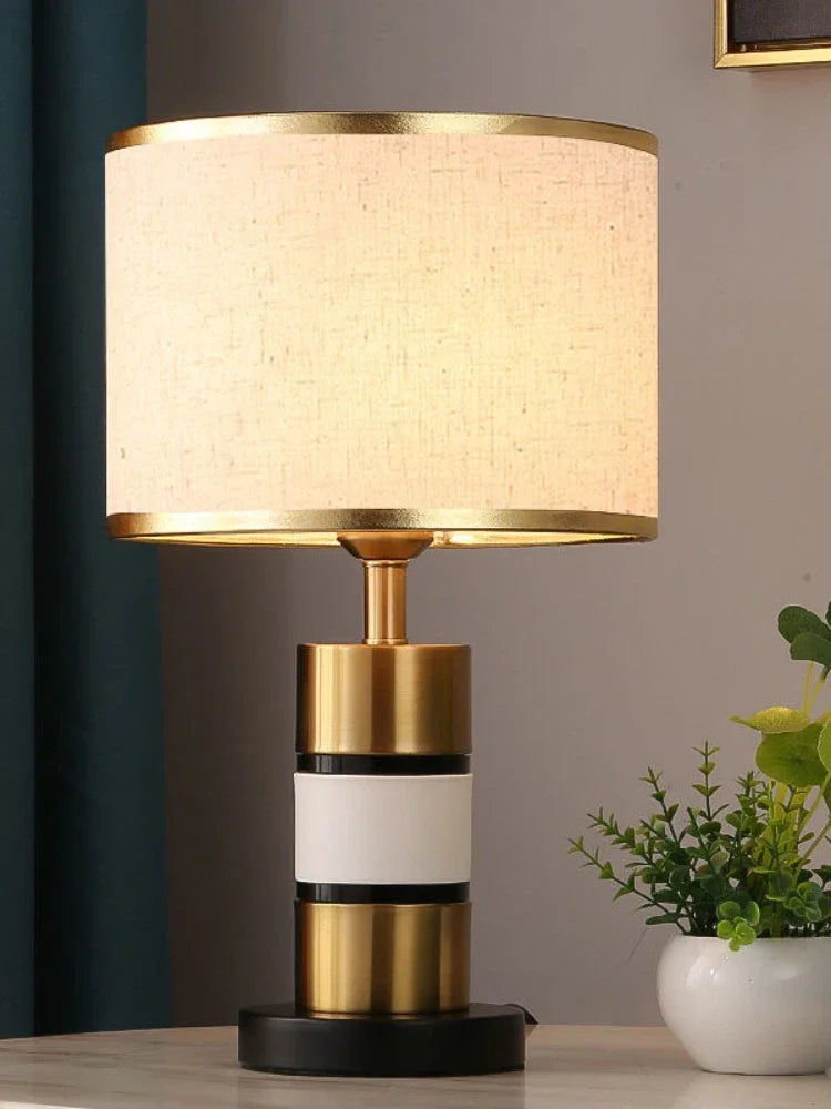 Lâmpada de mesa LED para menina, lâmpada de cabeceira criativa, celebridade da Internet, estilo menina Instagram, atmosfera high-end, luz luxuosa