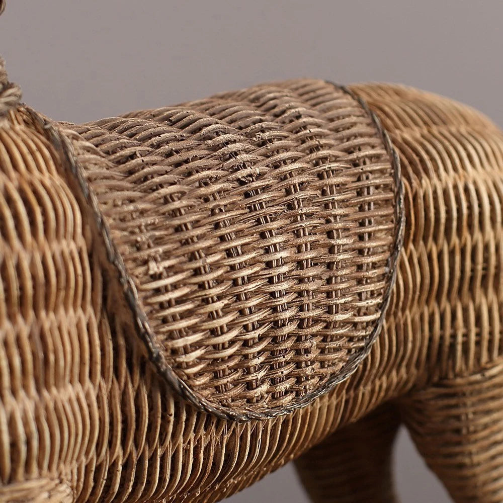 Escultura de resina de cavalo de vime enrolada – Decoração de mesa boho chique com textura de fibra natural, presente equestre para fazenda