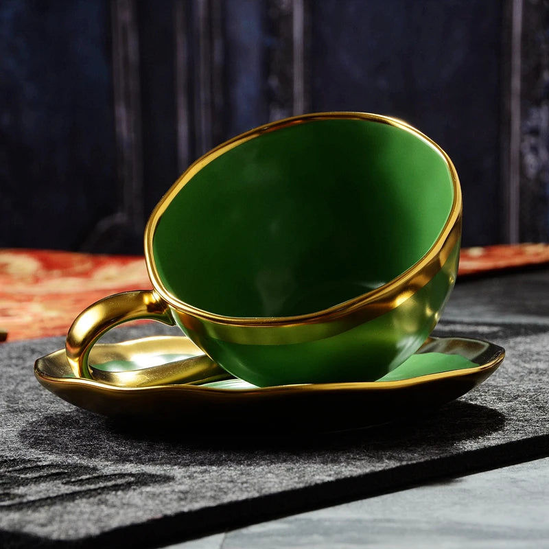 Prato de Cerâmica Nórdico com Borda Dourada - Casa Ornato