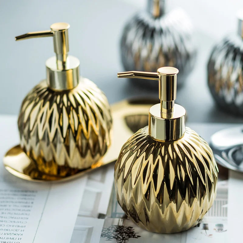 Luxo Gold Soap Dispenser com Press handle Ceramic Dispenser Silver Dispenser com aço inoxidável Bandeja Banheiro Acessório