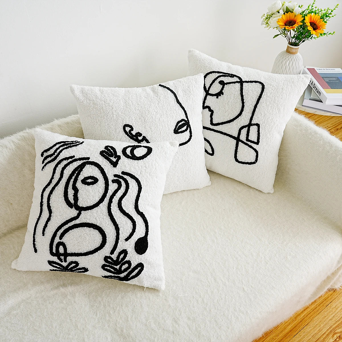 Fronha de Veludo com Bordado Abstrato - Casa Ornato