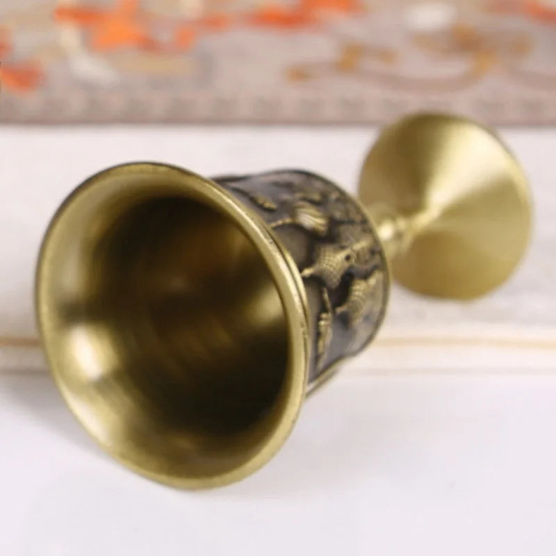 Copo de tiro vintage, taça de rosa de alívio de metal, mini copo de vodka portátil europeu, presente de decoração de sala de estar de casa de delicadeza, 1 peça