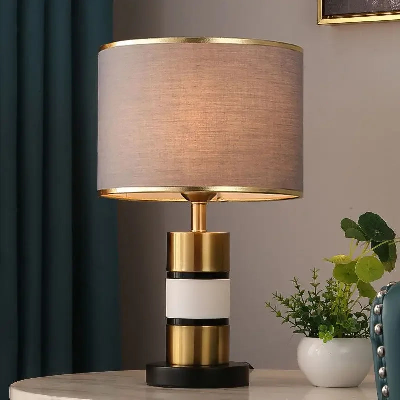 Lâmpada de mesa LED para menina, lâmpada de cabeceira criativa, celebridade da Internet, estilo menina Instagram, atmosfera high-end, luz luxuosa