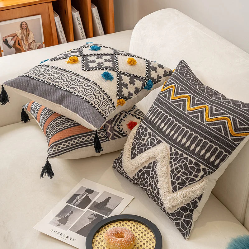 Capa de Almofada Nórdica com Borlas em Linho e Algodão - Casa Ornato