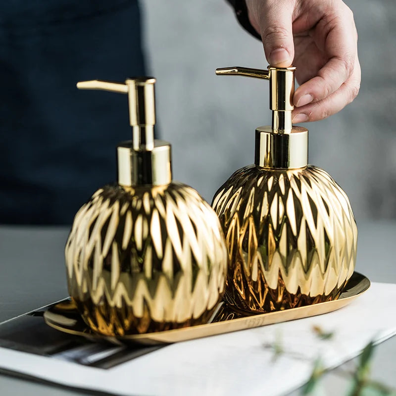 Luxo Gold Soap Dispenser com Press handle Ceramic Dispenser Silver Dispenser com aço inoxidável Bandeja Banheiro Acessório