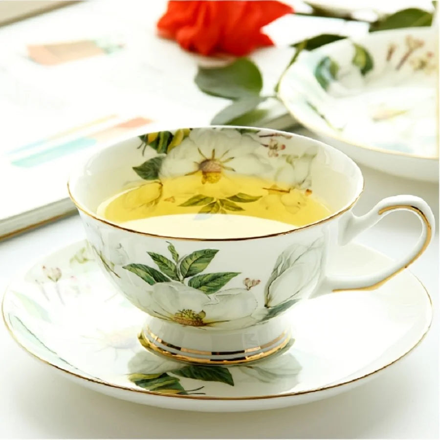 Camellia Ceramic Tea Cup and Saucer Set, elegante, perfeito para festas de chá, pequeno-almoço, elegância cotidiana, 5,7 oz