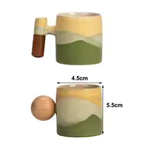 Mini Caneca Artesanal de Cerâmica com Alça de Madeira