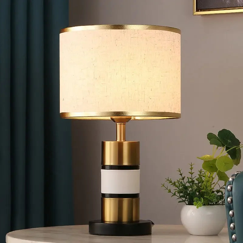 Lâmpada de mesa LED para menina, lâmpada de cabeceira criativa, celebridade da Internet, estilo menina Instagram, atmosfera high-end, luz luxuosa