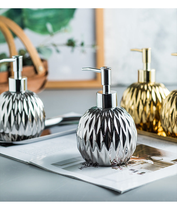 Luxo Gold Soap Dispenser com Press handle Ceramic Dispenser Silver Dispenser com aço inoxidável Bandeja Banheiro Acessório