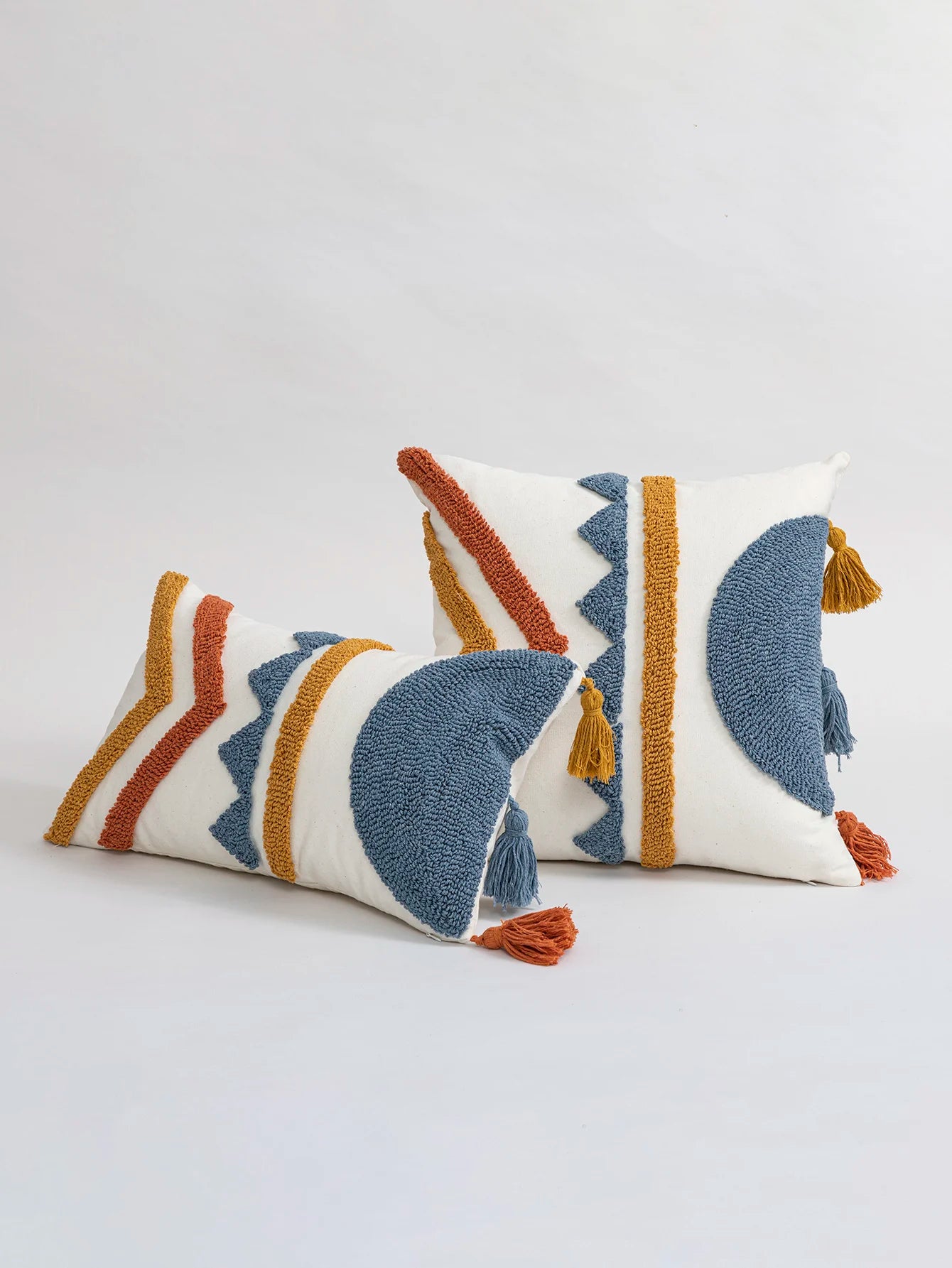 Capa de Almofada Geométrica em Veludo Bordado - Casa Ornato