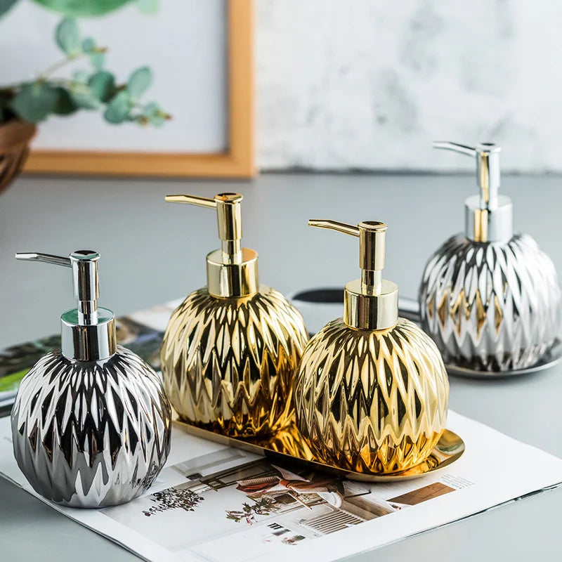 Luxo Gold Soap Dispenser com Press handle Ceramic Dispenser Silver Dispenser com aço inoxidável Bandeja Banheiro Acessório
