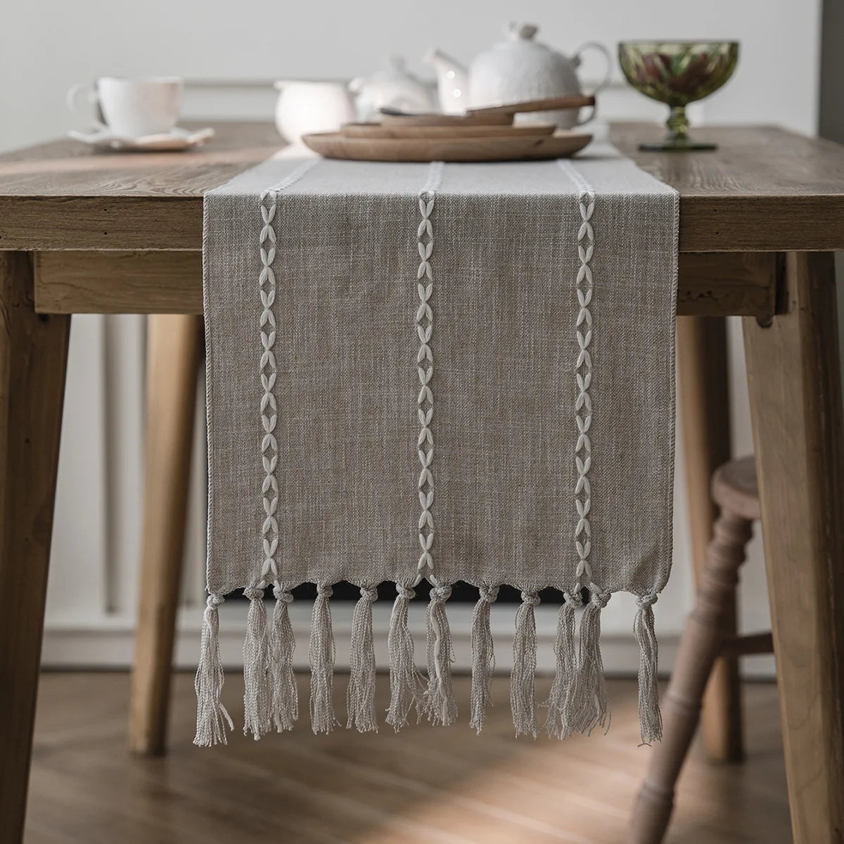 Corredor de mesa de linho de algodão, borlas tecidas à mão bordadas perfeitas para decoração de jantar de festa de casamento