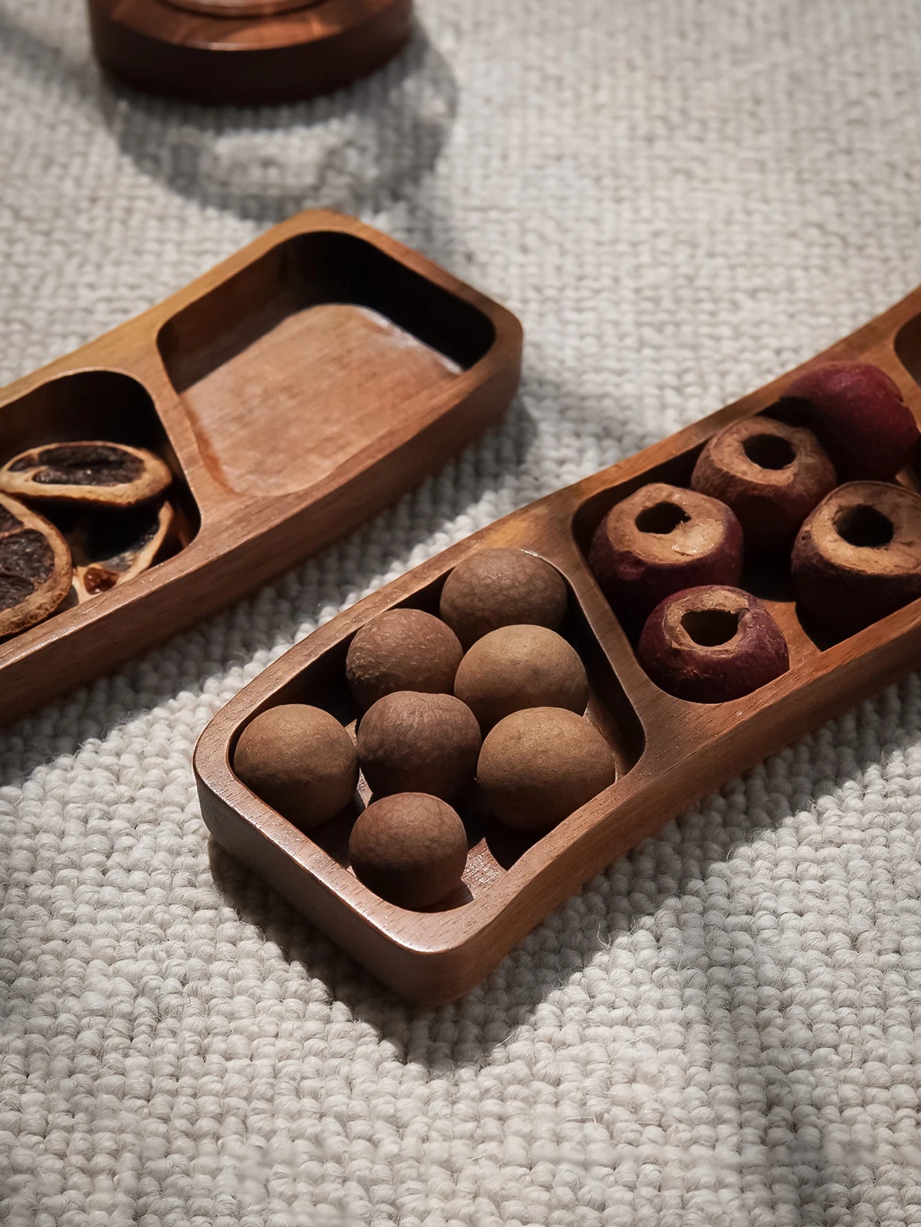 1pc de madeira três compartimentos quatro compartimentos curvo lanche placa rasa, bandeja de doces de frutas secas, tempero mergulhando placa rasa, adequado para festa de férias, jantar de família, prato de exibição de bolo de sobremesa, bandeja de biscoito de lanche de café, bandeja decorativa