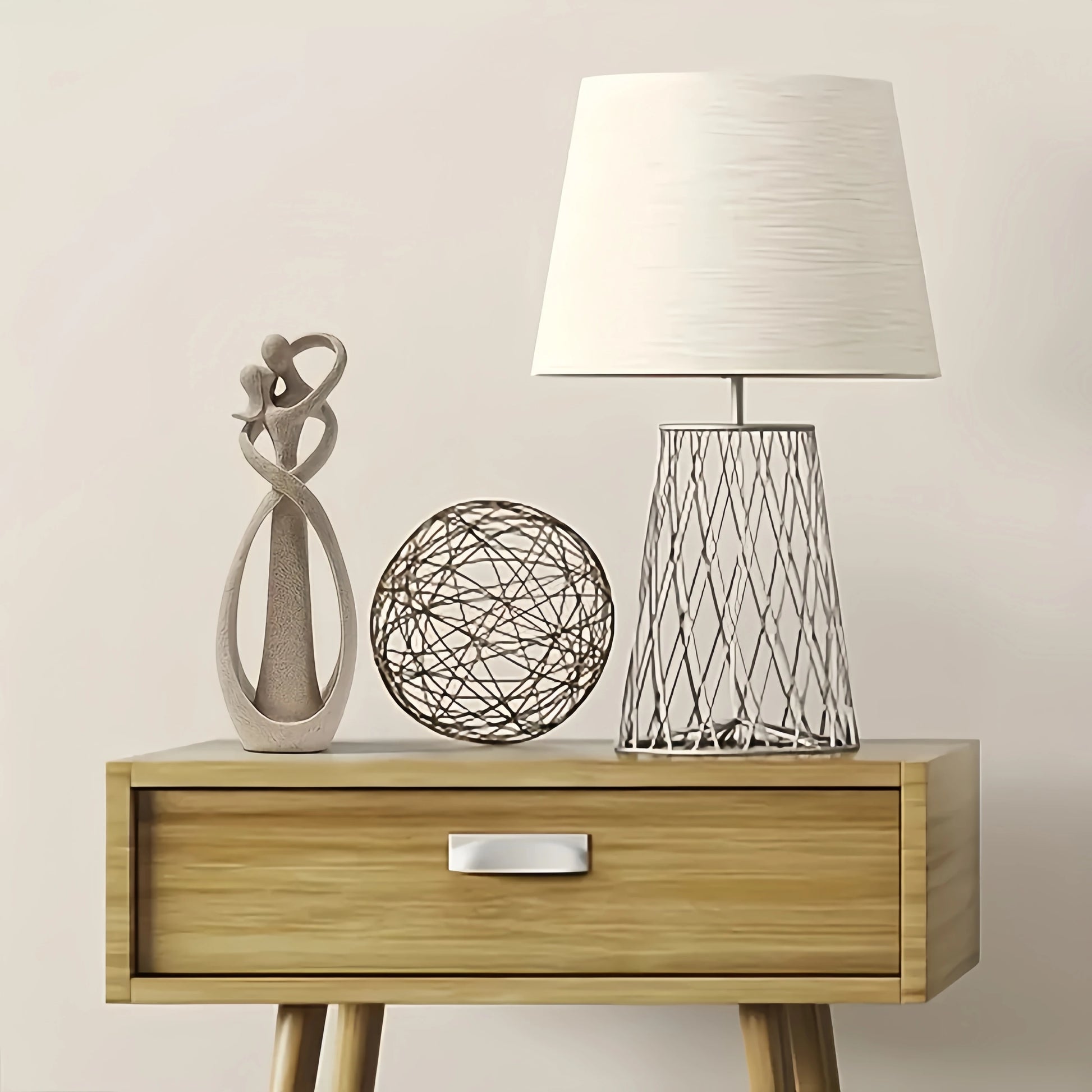 Escultura Abstrata de Casal em Resina - Casa Ornato