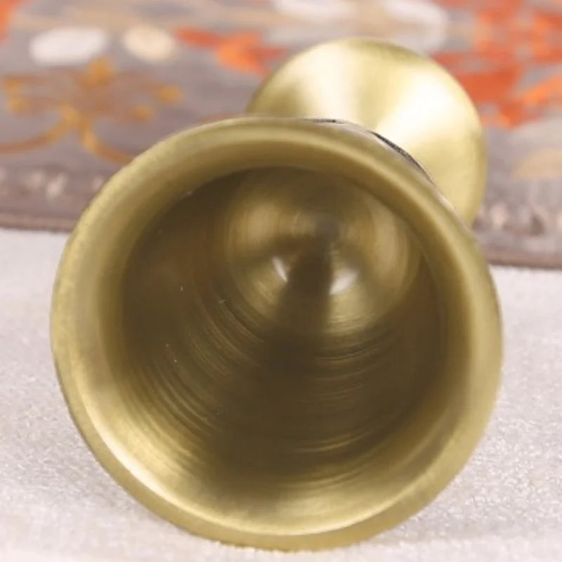 Copo de tiro vintage, taça de rosa de alívio de metal, mini copo de vodka portátil europeu, presente de decoração de sala de estar de casa de delicadeza, 1 peça