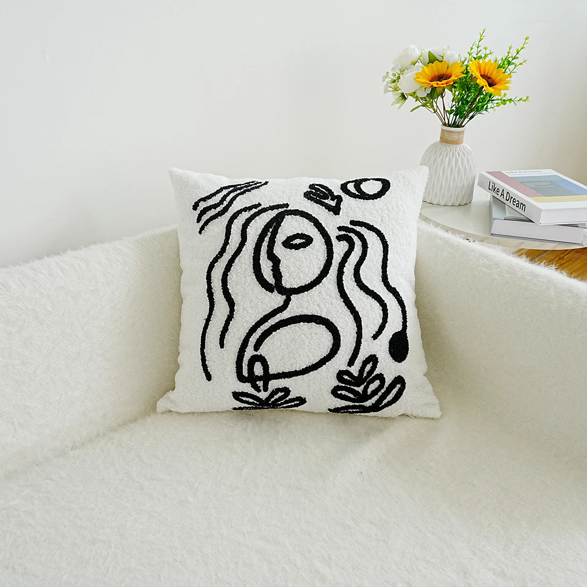 Fronha de Veludo com Bordado Abstrato - Casa Ornato