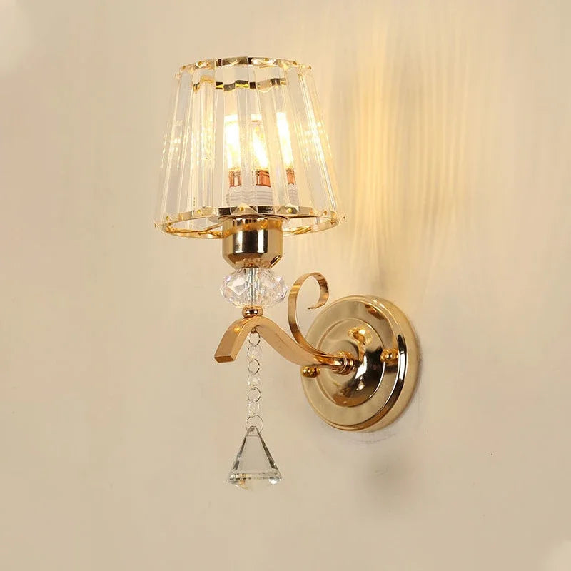 Arandela Elegance: Luz e Arte em Ouro Vintage - Casa Ornato