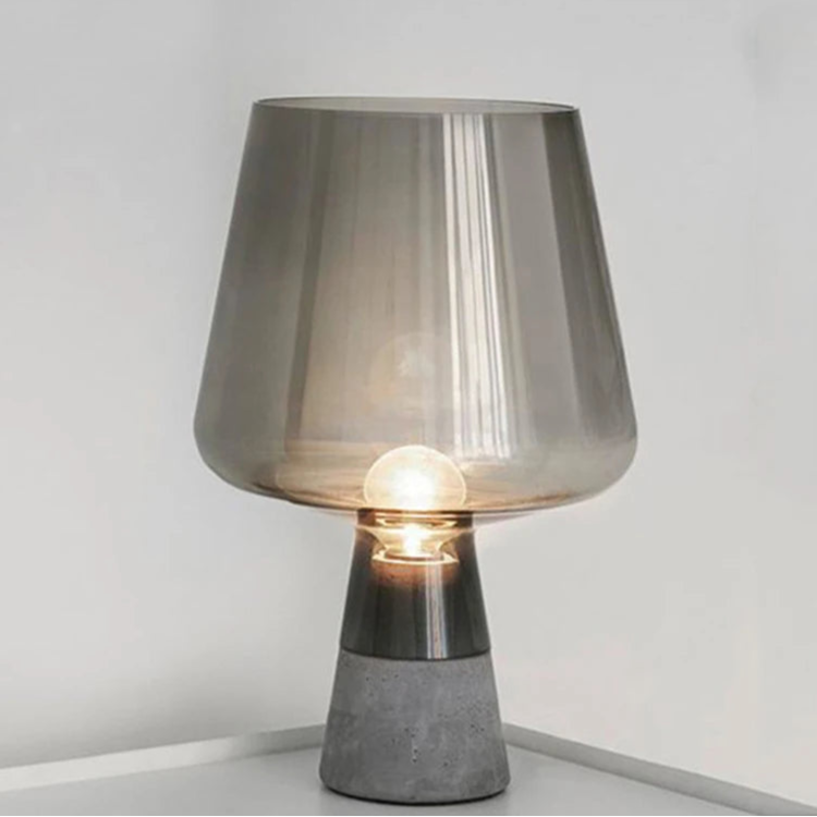 Luminária de Mesa Moderna em Cimento e Vidro - Casa Ornato