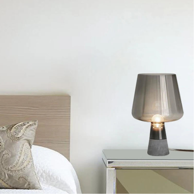 Luminária de Mesa Moderna em Cimento e Vidro - Casa Ornato